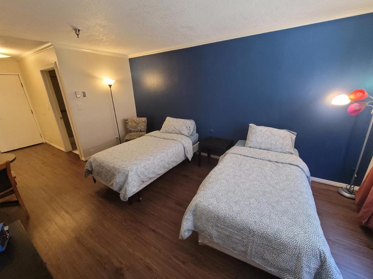 Lovely Double Bed Unit Los Angeles